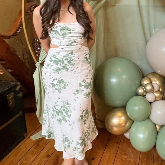 Selfie Leslie Dresses & Skirts - SELFIE LESLIE SUNDAY BLISS DRESS(SLIP INCLUDED)